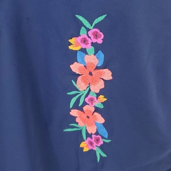 Time‎ and True, NWT, blue W/enbroidery. XL, great for cruise. - Picture 3 of 8